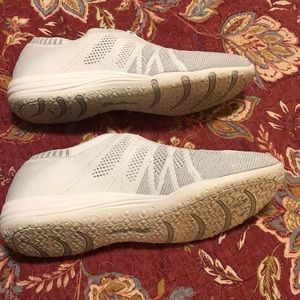 Sketchers Unity Transcend Slip On